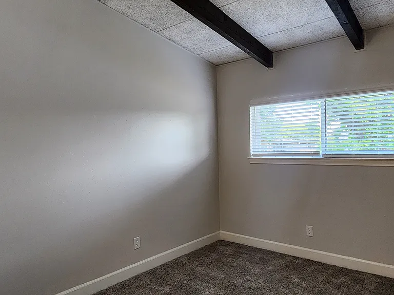 2651 Roger Williams Dr — Photo 7
