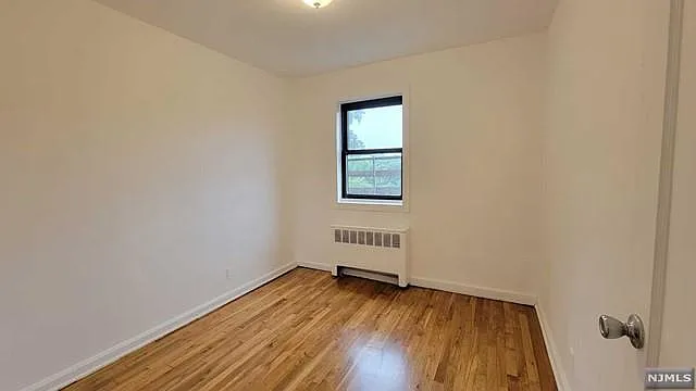 2333 Hudson Ter #E3 — Photo 11