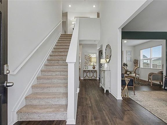 3rd image of 384 Condor Ct