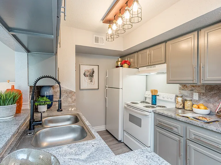 Casa Verde Apartments — Photo 8
