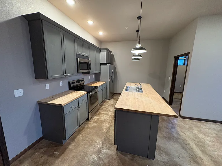 710 11th St E #7 — Photo 8