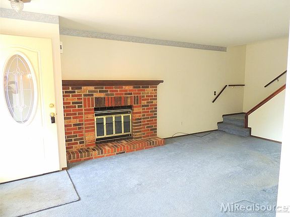 2nd image of 38725 Golfview Dr