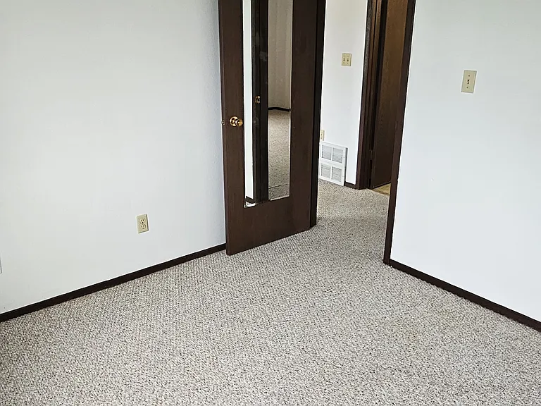 1240 Meadow Ln — Photo 8