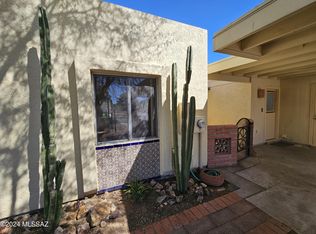 315 N Calle Del Chancero, Green Valley, AZ 85614