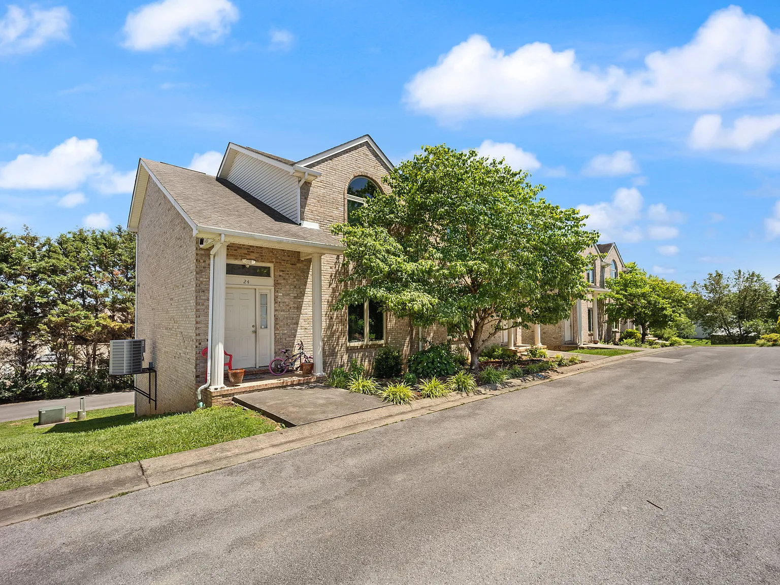 2 bed, 1.5 bath, 1400 sqft, $1,500 — Photo 3