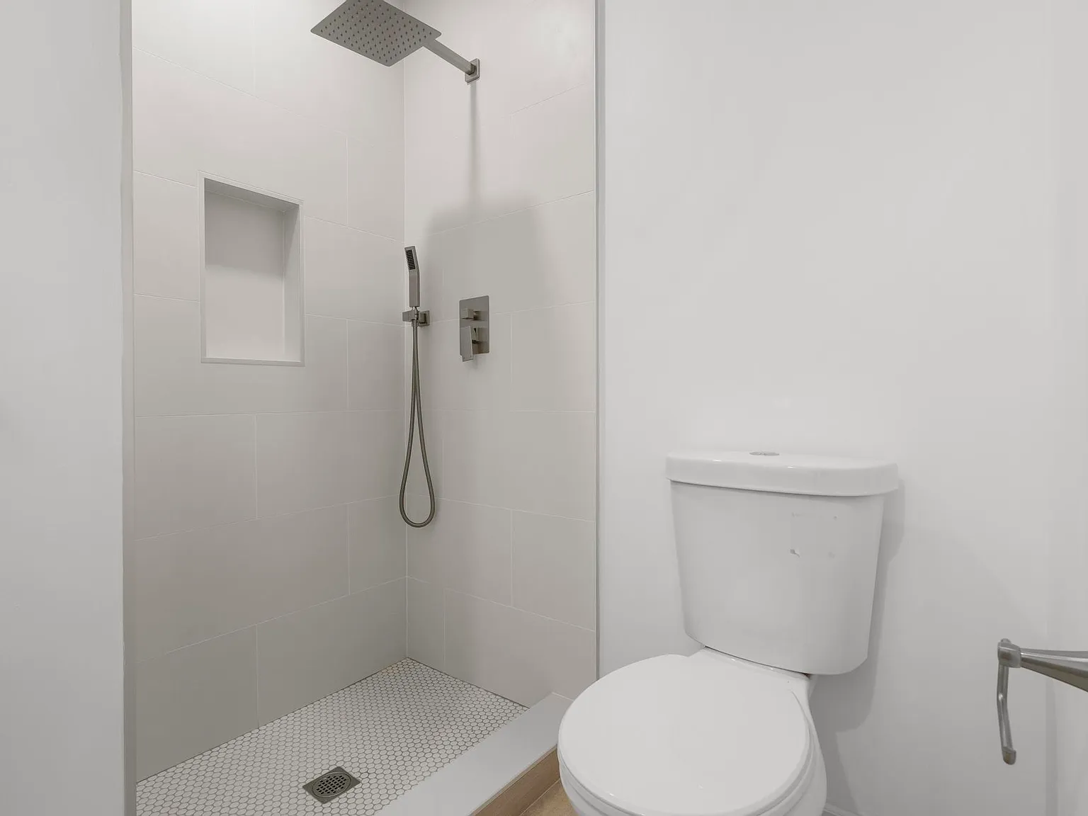 3 bed, 1092 sqft, $3,500 — Photo 3