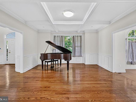 5th image of 596 Rock Raymond Rd