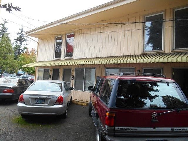 2nd image of 462 W 11th Aly APT 2