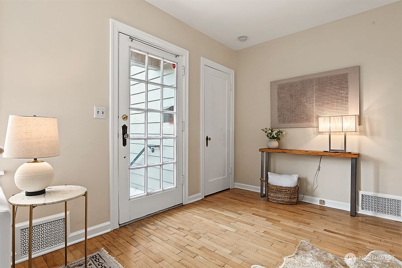 4th image of 5510 43rd Avenue NE