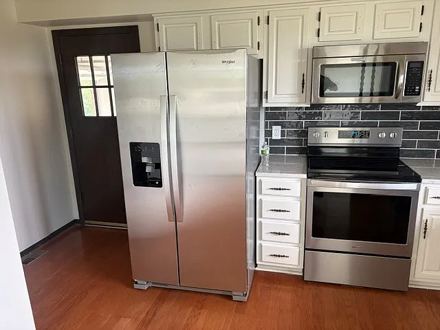 3 bed, 2884 sqft, $2,200 — Photo 2