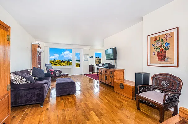 Sold by Re/Max In The City | media 2
