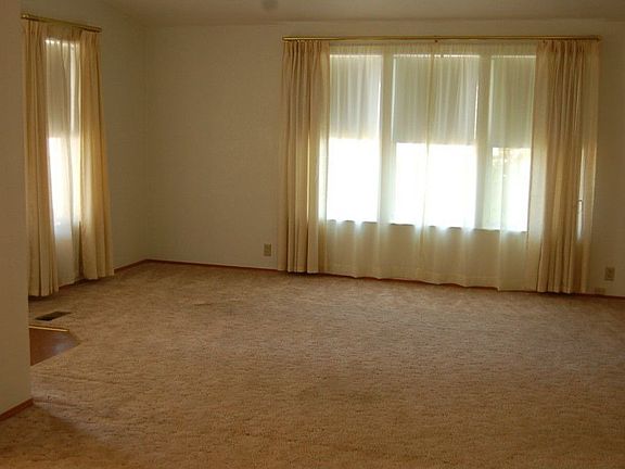 2nd image of 11418 125th St Ct E