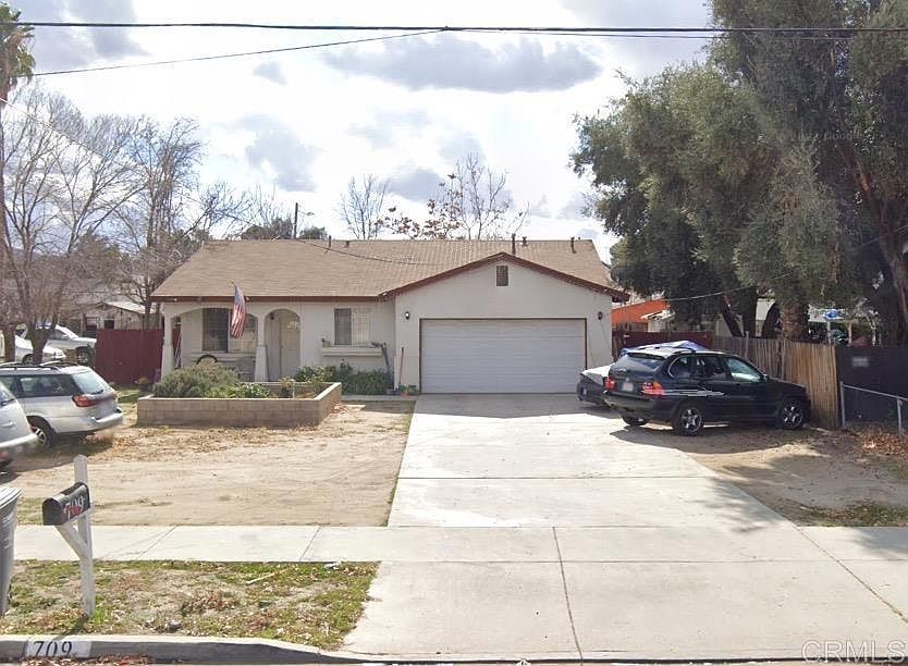 1st image of 709 E Acacia Ave