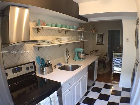 2nd image of 915 8th St APT 102