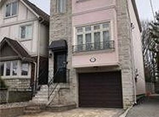 330 Elm Rd, Toronto, ON M5M 3V4