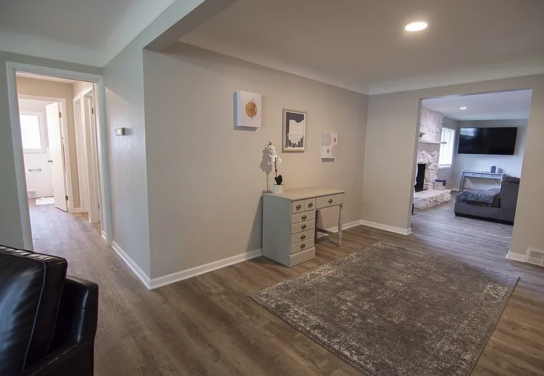 6125 Broadview Rd — Photo 3