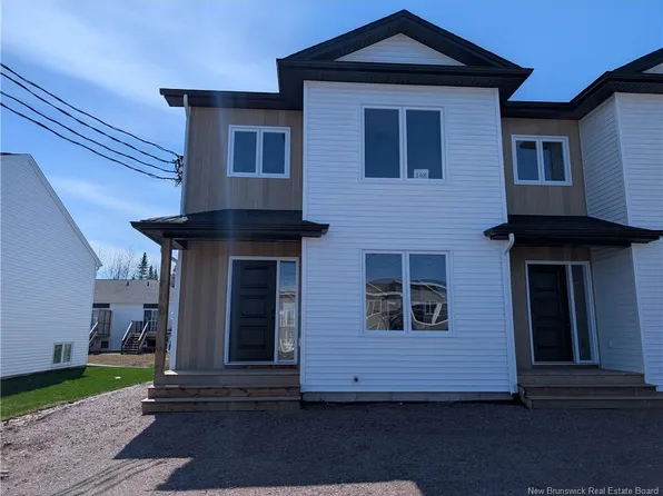 148 Ernest St, Dieppe, NB E1A 4T2