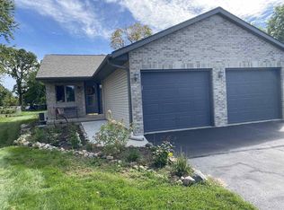 1625 Stacy Ln, Fort Atkinson, WI 53538