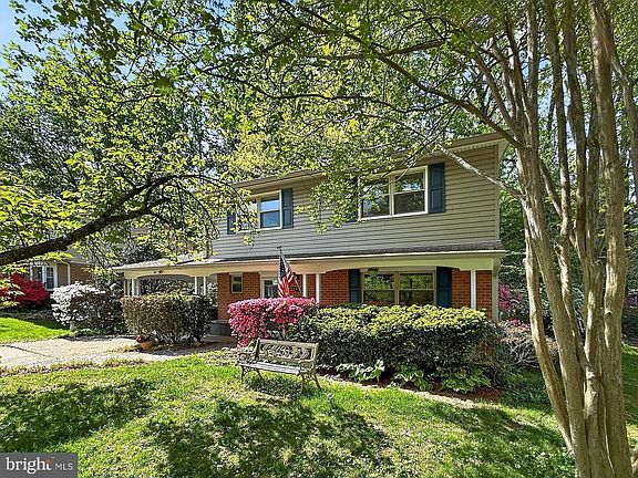 3rd image of 4984 Swinton Dr