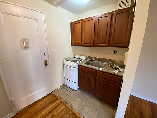 Rented by Queens Apartments Realty LLC | media 3