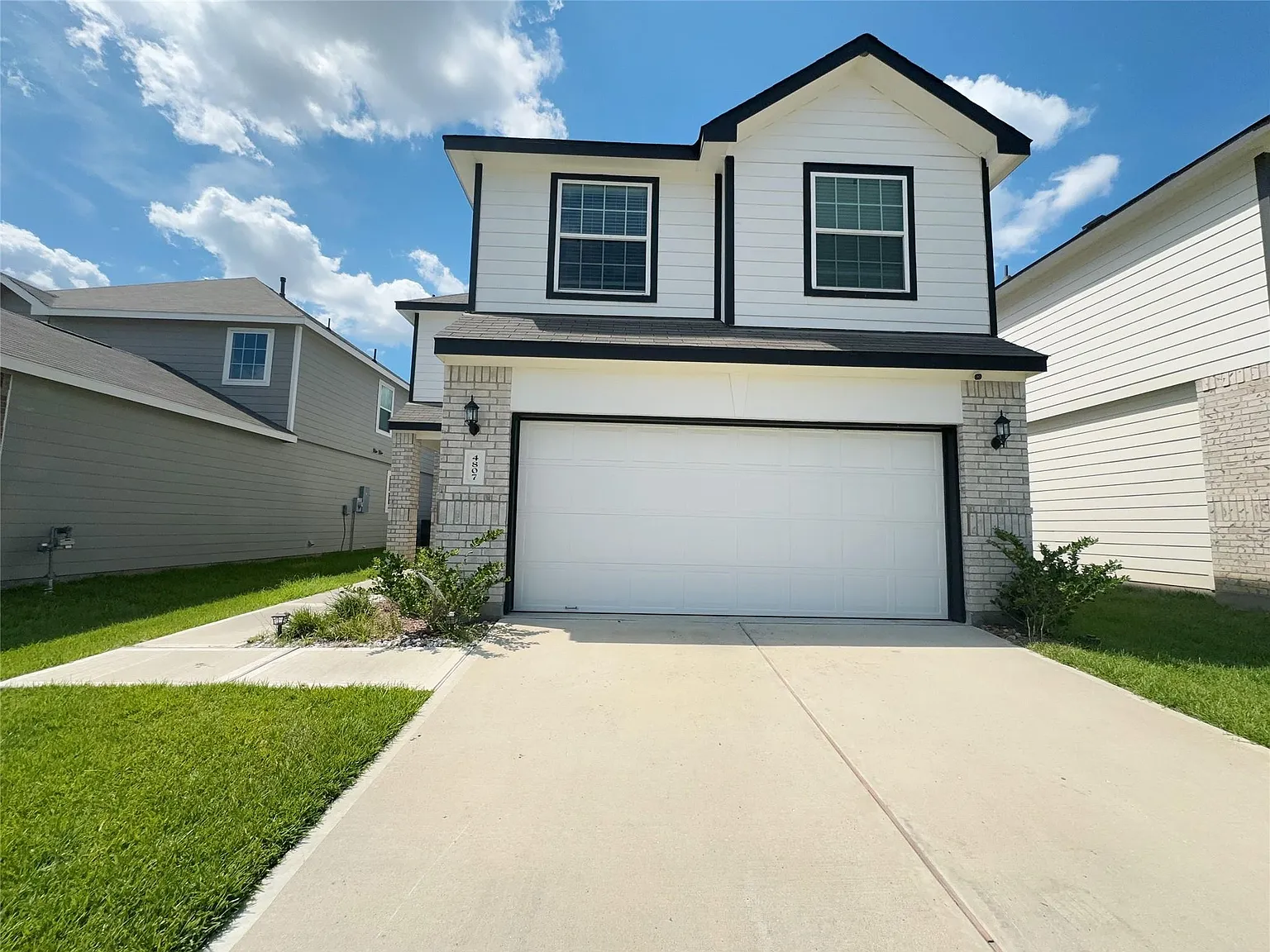 4 bed, 2.5 bath, 1956 sqft, $2,100 — Photo 1