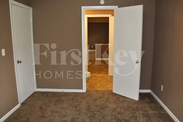 3 bed, 1.5 bath, 1504 sqft, $1,875 — Photo 2
