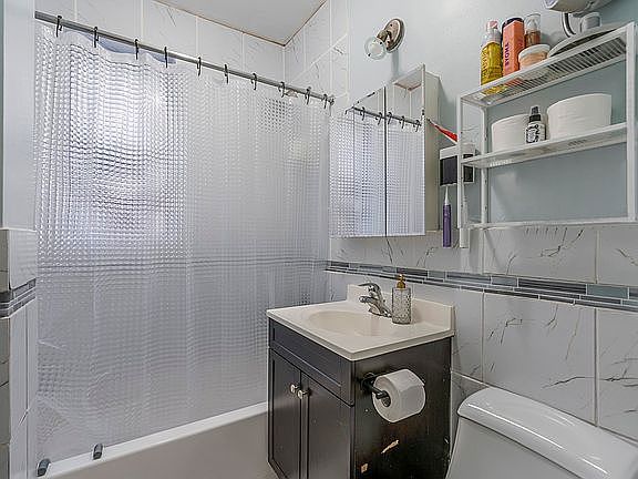 1st image of 260 Harrison Ave