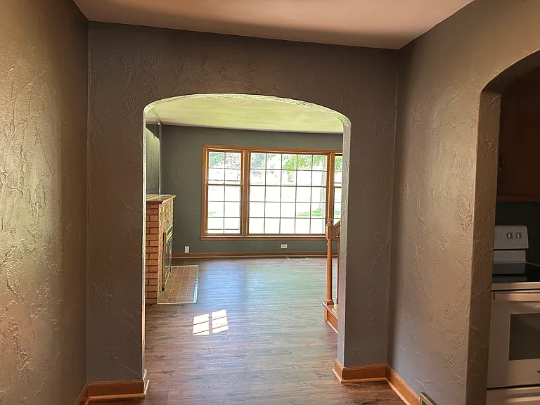 1143 W Harrison St — Photo 6