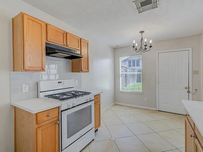 13983 Maximos Dr — Photo 13
