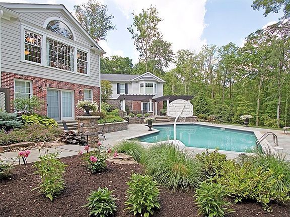 4th image of 30 Stonecreek Dr
