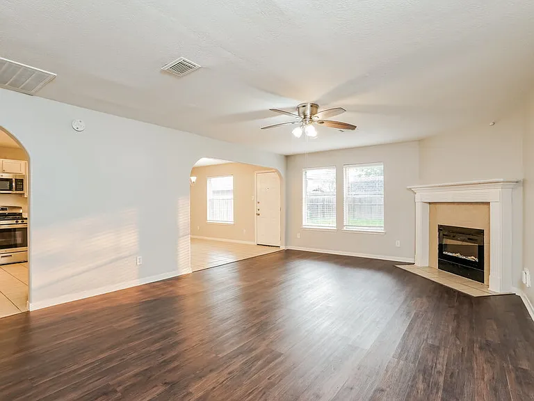 3315 Maymist Dr — Photo 5