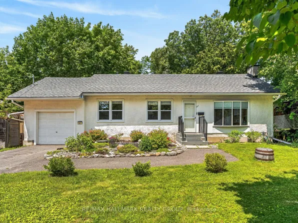 427 Pleasant Park Rd, Ottawa, ON K1H 5M9