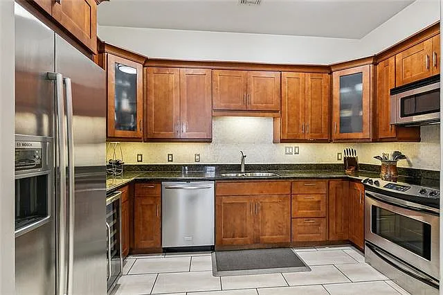 333 Girod St #304 — Photo 9