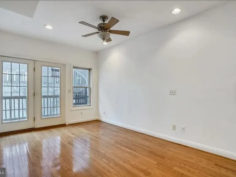 111 E Cross St — Photo 12
