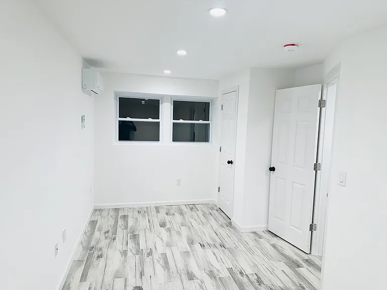 6944 Hillmeyer Ave — Photo 1