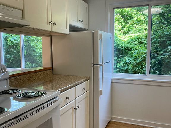 3rd image of 237 Maple St APT 3