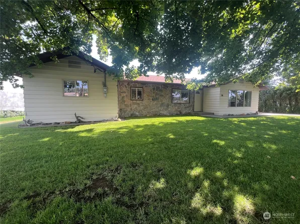 14 Weatherstone Road, Omak, WA 98841