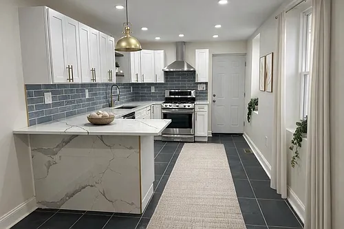 2016 N Woodstock St Photo 1