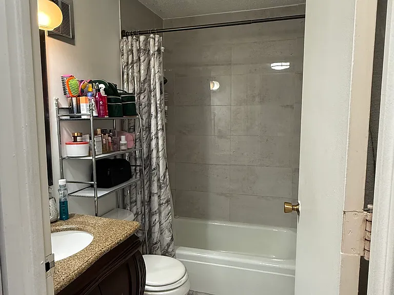 18 E Old Willow Rd — Photo 3