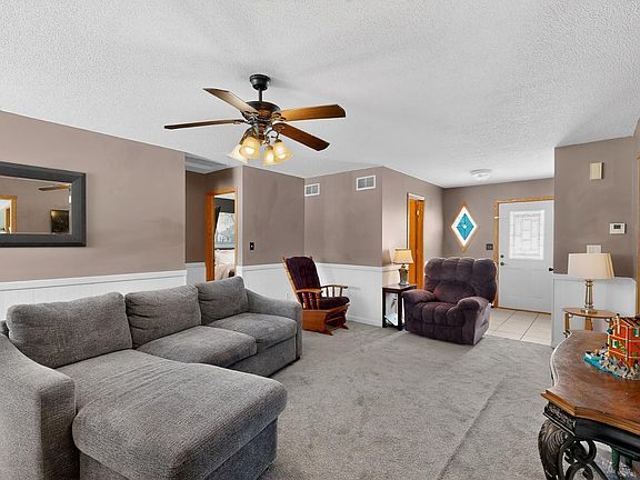 5th image of 204 6th St SW