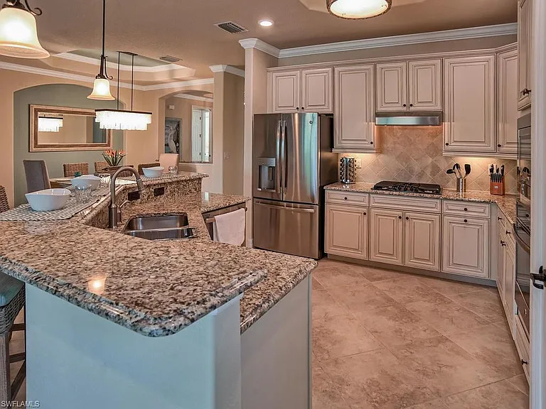2850 Aviamar Cir — Photo 8
