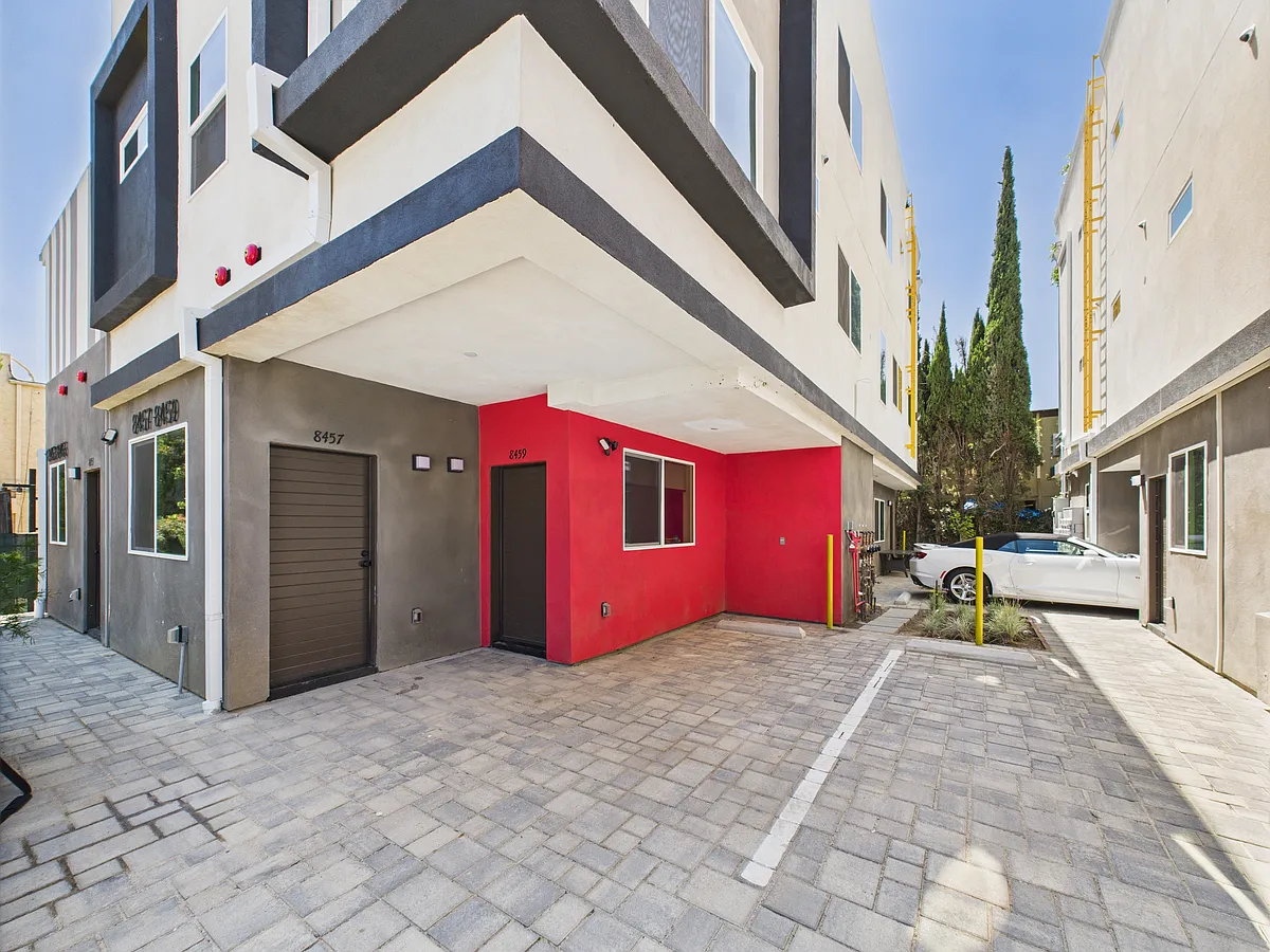 Building Photo - 8457 N Langdon Ave