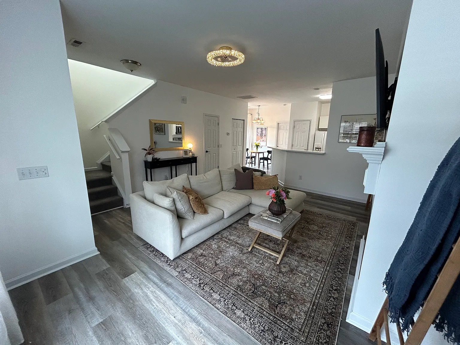 3 bed, 2.5 bath, 1539 sqft, $2,200 — Photo 4