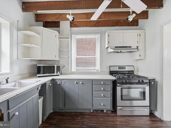19 N Roberts Rd, Bryn Mawr, PA 19010