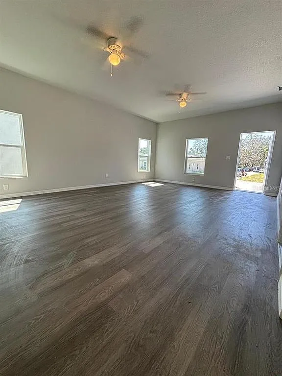 3 bed, 2.0 bath, 1300 sqft, $1,775 — Photo 2