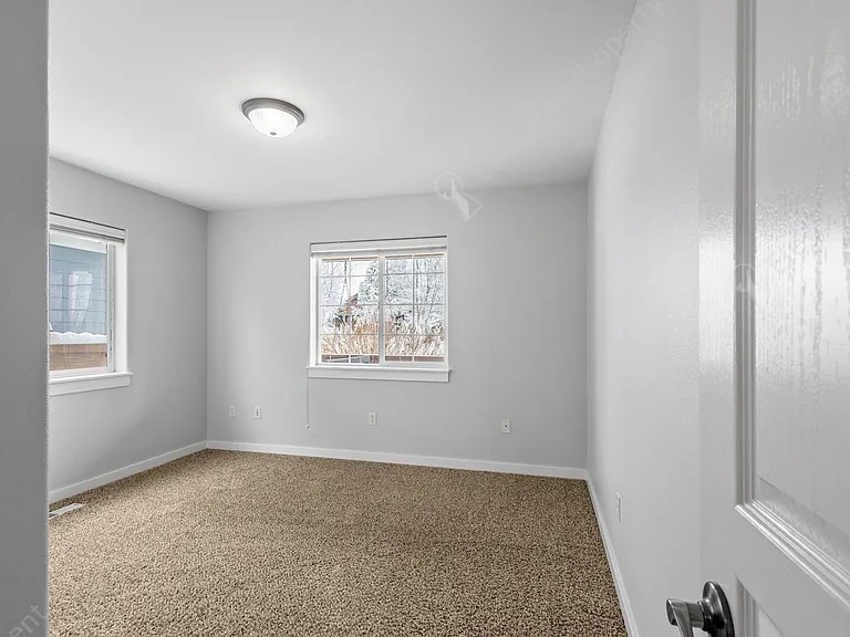 20700 Nicolette Dr — Photo 12