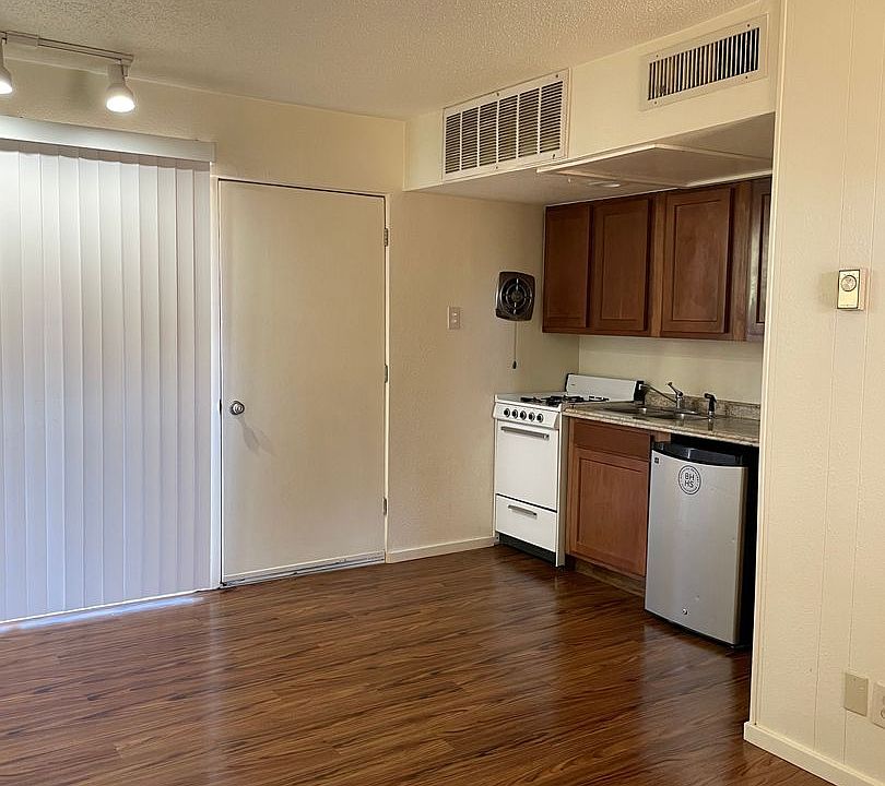 2nd image of 2601 N Kentucky Ave