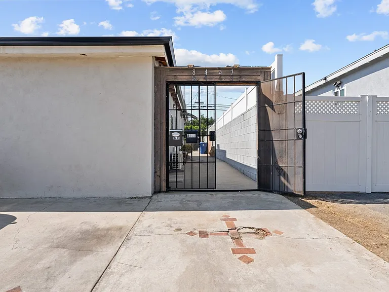 8447 Colbath Ave — Photo 14