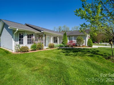727 W Saint Johns Way, Hendersonville, NC, 28791
