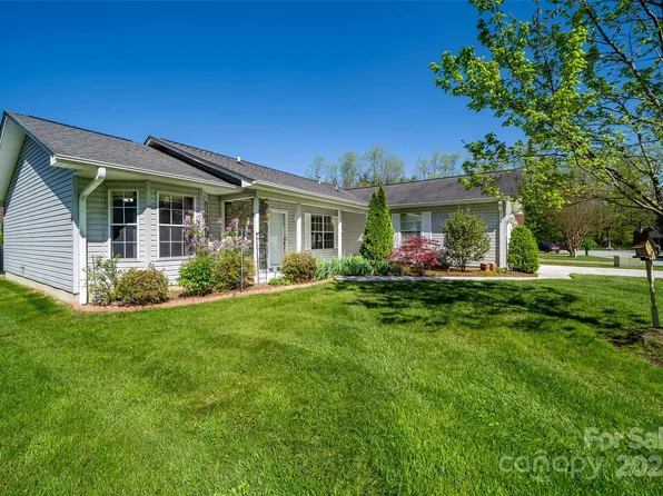 727 W Saint Johns Way, Hendersonville, NC 28791